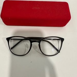 Jin’s glasses frames black/dark brown